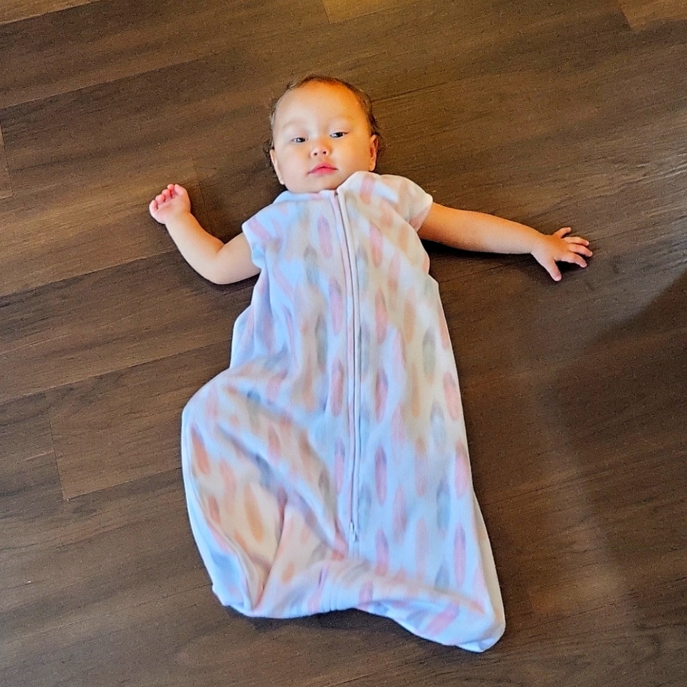Safe dreams wearable sleep sack by Halo. 12 months